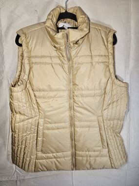 Lightweight Beige Puffer Vest - Women's Sleeveless Jacket
